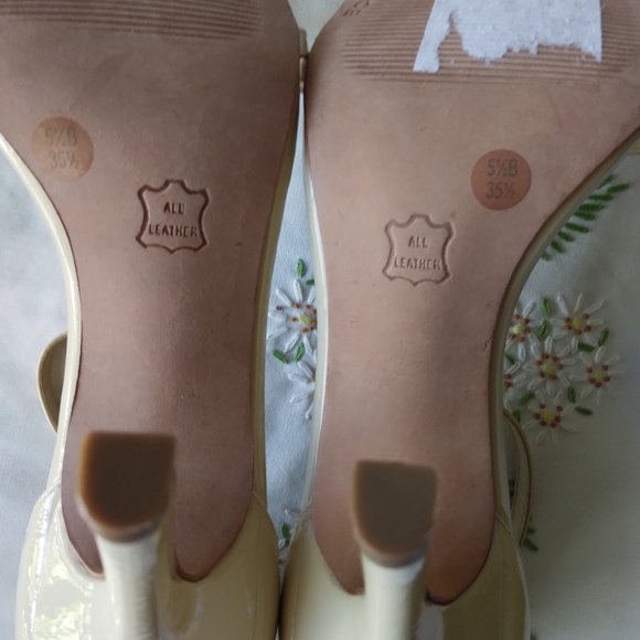 BCBGMAXAZRIA Strappy Heels Size 5.5 - Picture 7 of 10